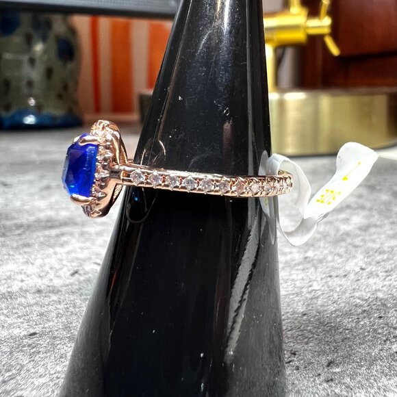 Ring Bomb Party Ring, NWOT, size 7, blue stone, rose gold color band - Picture 2 of 6